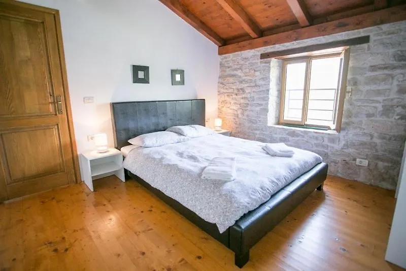 Abortolami With Pool And Garden